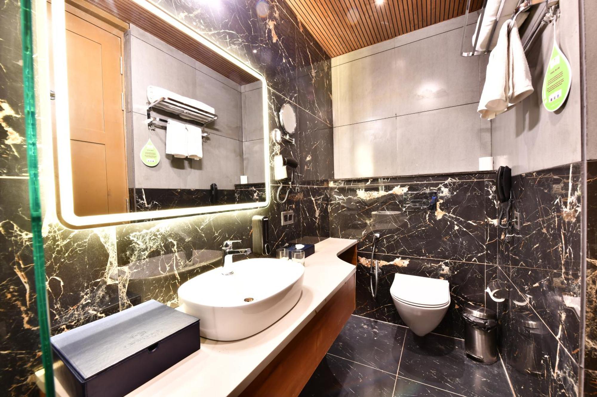 Click Collection Grand Gateway Varanasi Exterior foto
