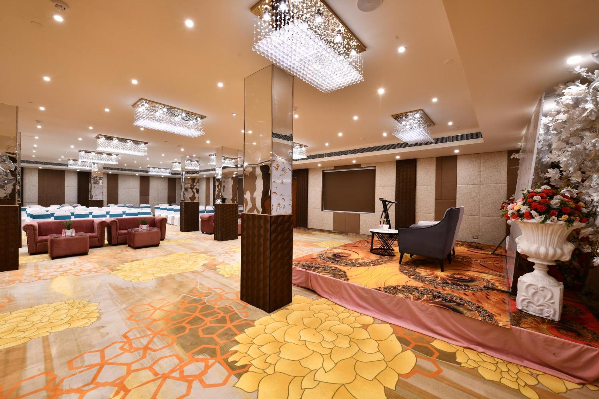 Click Collection Grand Gateway Varanasi Exterior foto