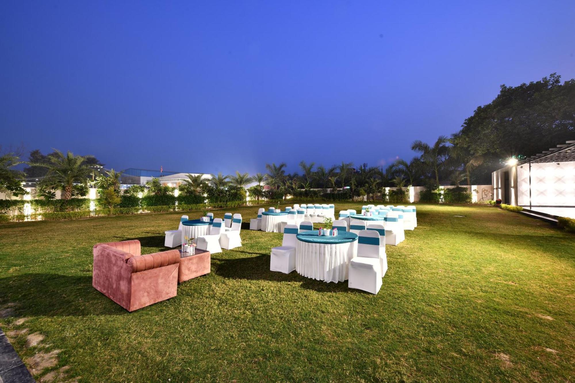 Click Collection Grand Gateway Varanasi Exterior foto