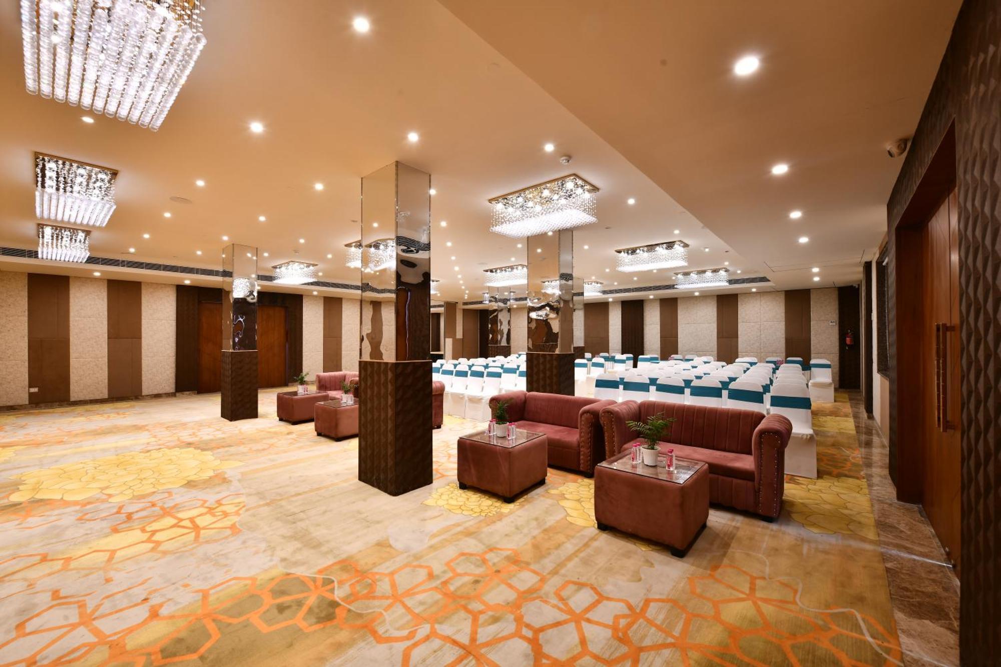 Click Collection Grand Gateway Varanasi Exterior foto