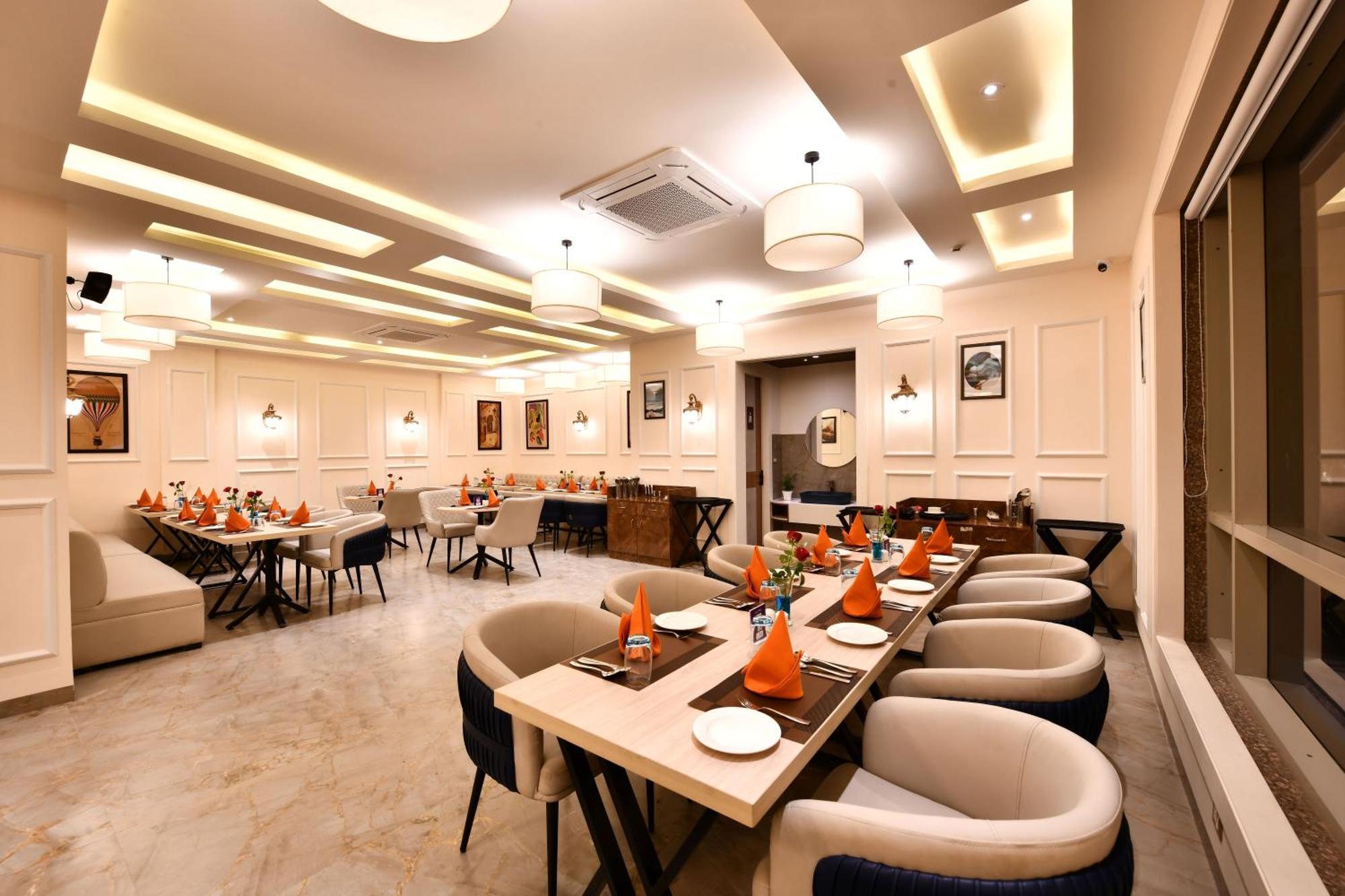 Click Collection Grand Gateway Varanasi Exterior foto